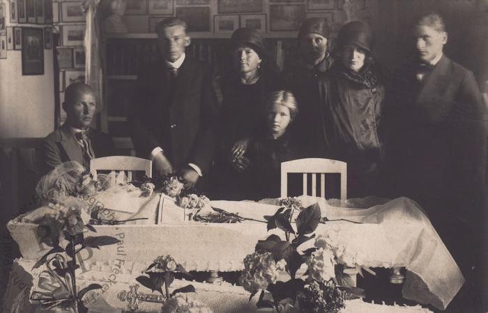 Mourners beside an open coffin II