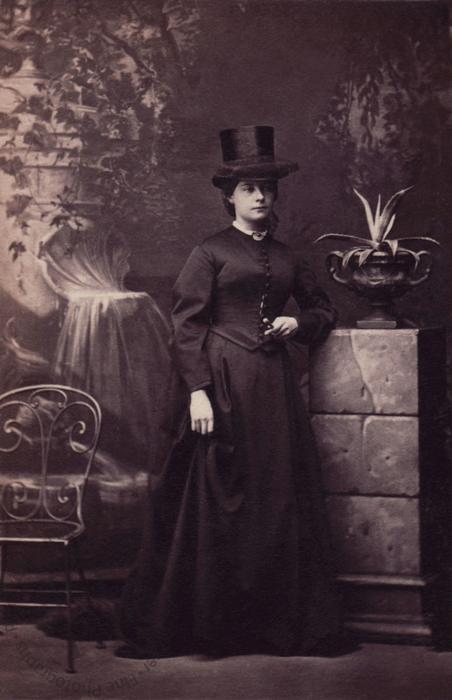 An unidentified sitter
