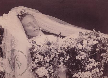 Frau Magdalena Leiss
