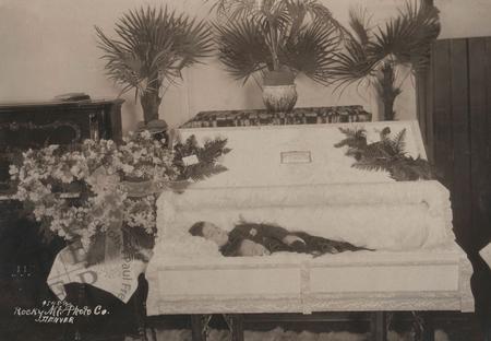 Two brothers in the same coffin